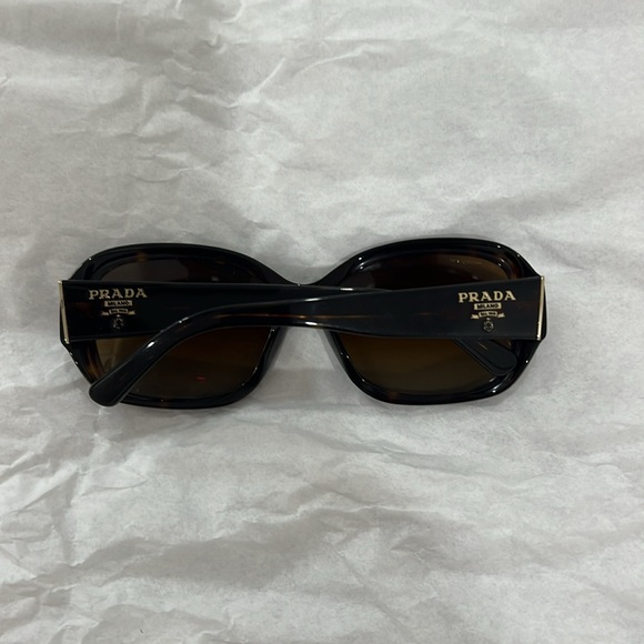 Prada sunglasses - Picture 7 of 8